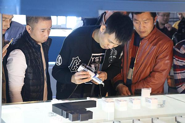 液態(tài)亞克力字培訓
